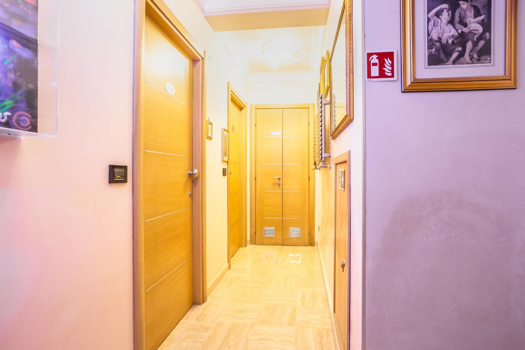 Luxury Inn Opera 로마 외부 사진