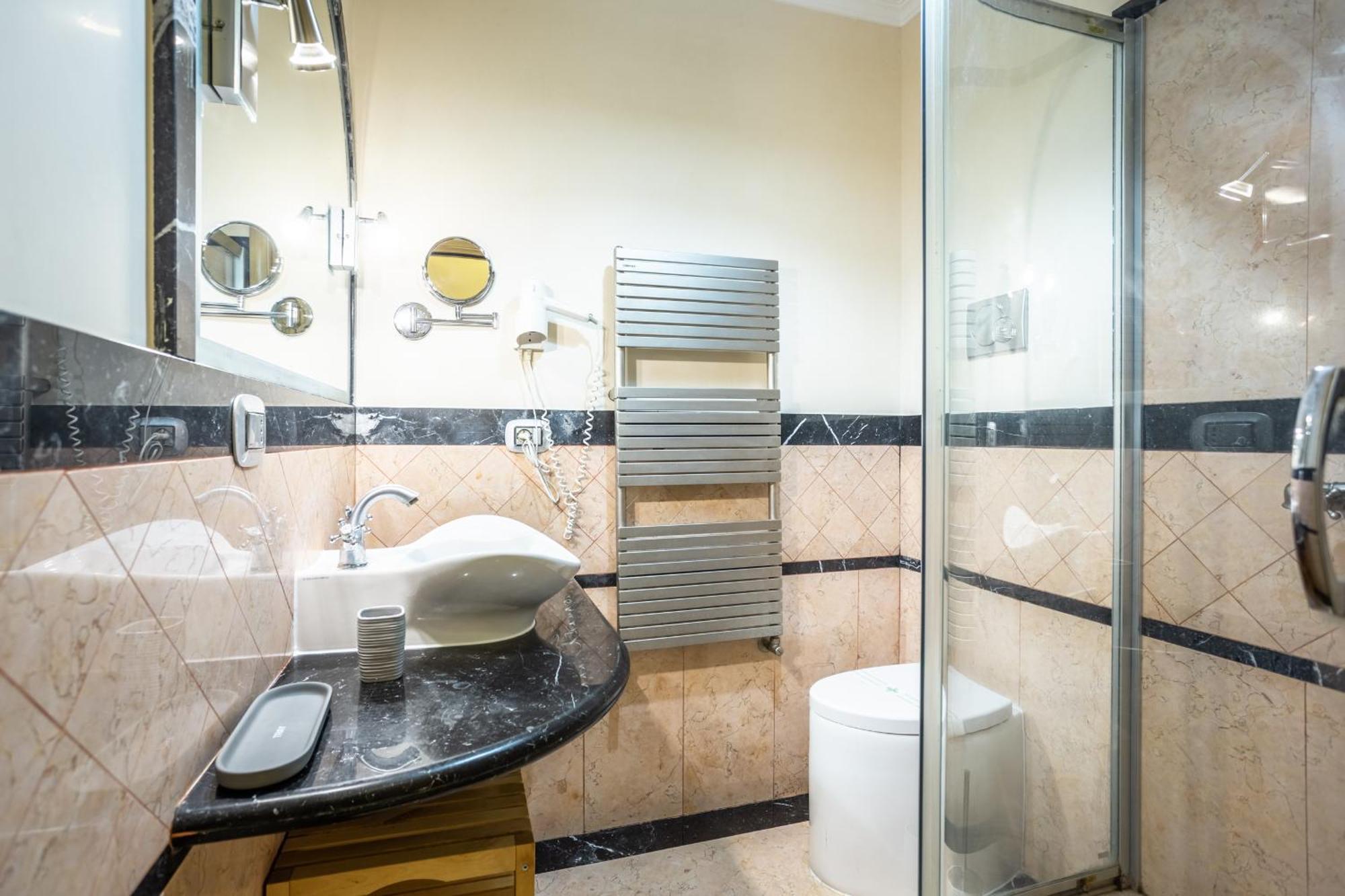 Luxury Inn Opera 로마 외부 사진
