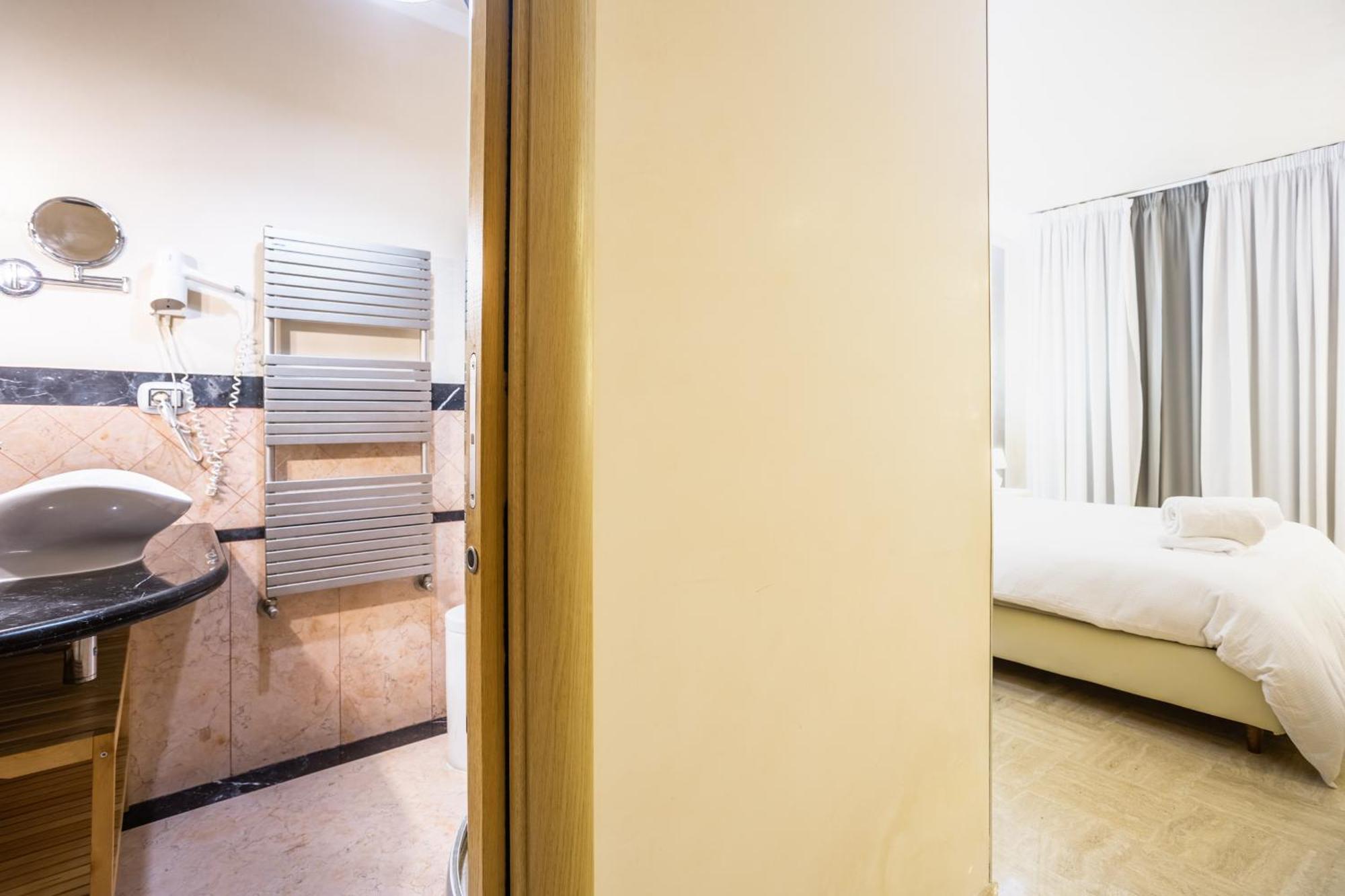 Luxury Inn Opera 로마 외부 사진